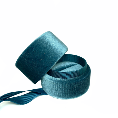 Cylindrical Ring Box with Ribbon
