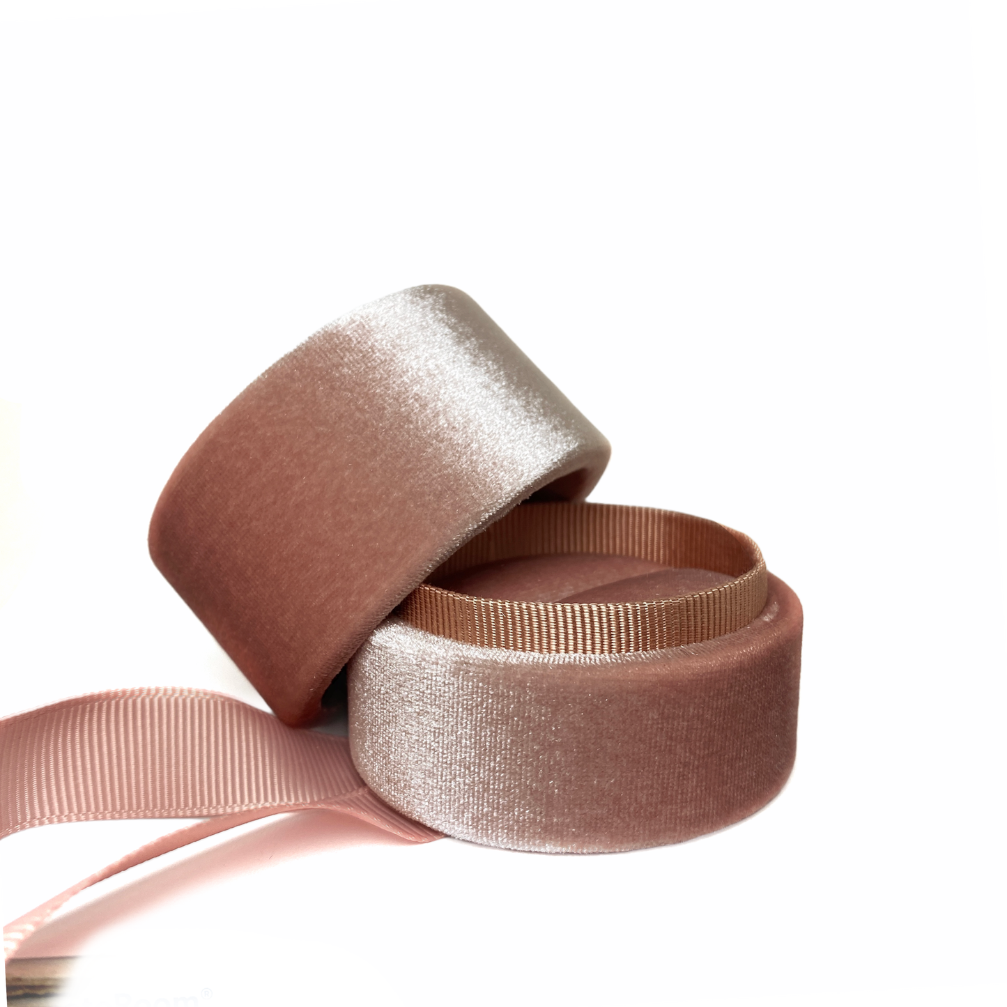 Cylindrical Ring Box with Ribbon